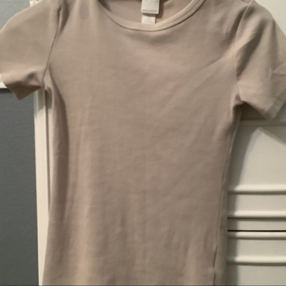 h&m ribbed style fitted tee